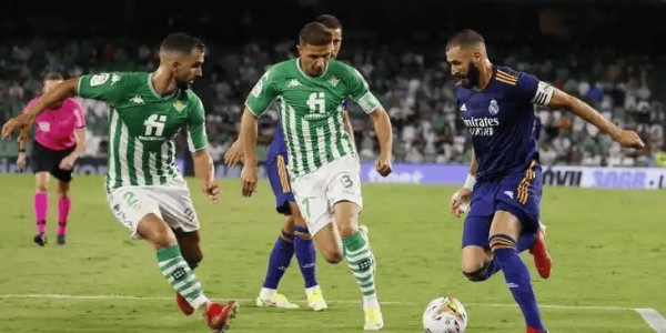 周四004 欧罗巴焦点战：皇家贝蒂斯VS费耶诺德 西甲技术流对决荷甲进攻狂潮